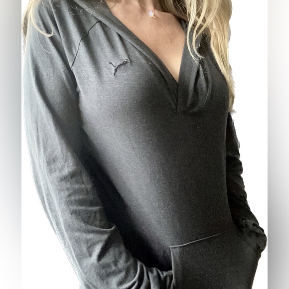 Large Puma athletic hoodie with a kangaroo pocket, ruching detail on the wrist - Picture 2 of 8